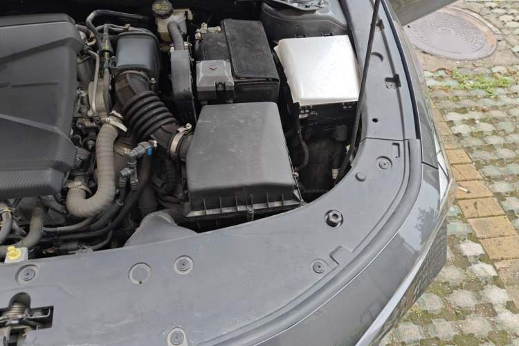 Used CHANGAN UNI-V 2023 1.5T Prestige Model Engine Bay Left