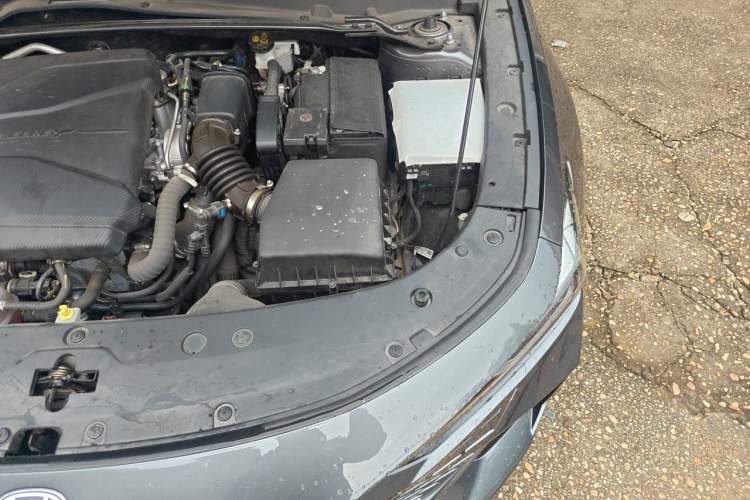 Used CHANGAN UNI-V 2023 1.5T Prestige Model Engine Bay Left