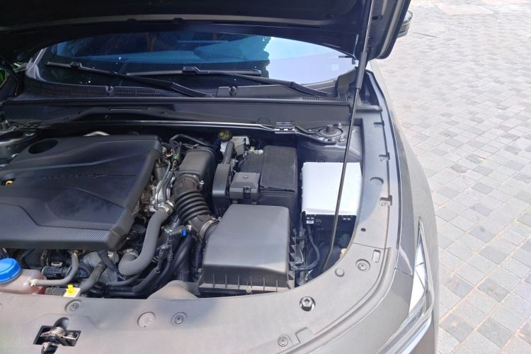 Used CHANGAN UNI-V 2023 1.5T Prestige Model Engine Bay Left