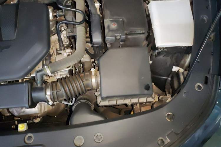 Used CHANGAN UNI-V 2023 2.0T Leading-Speed Edition Engine Bay Left