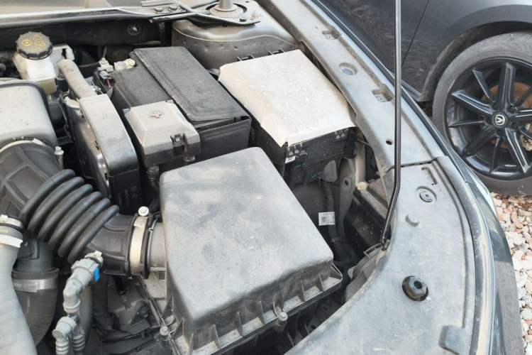 Used CHANGAN UNI-V 2023 1.5T Premium Model Engine Bay Left