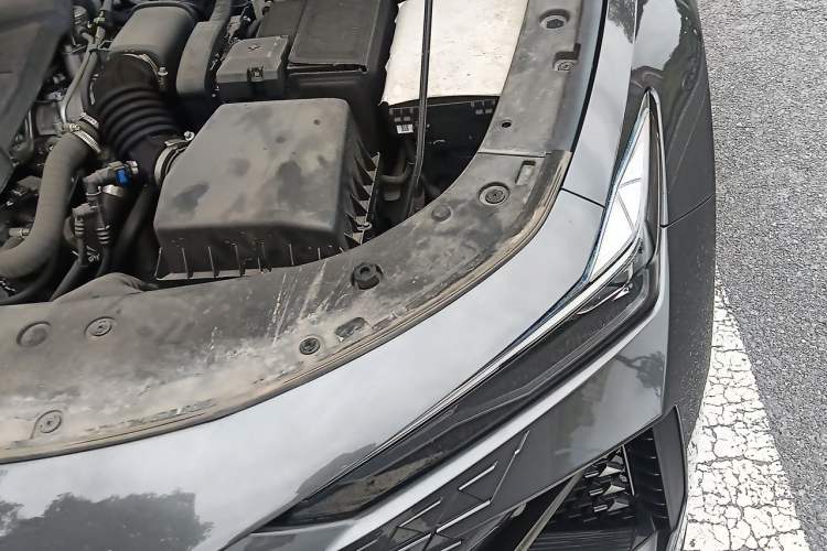 Used CHANGAN UNI-V 2023 1.5T Prestige Model Engine Bay Left
