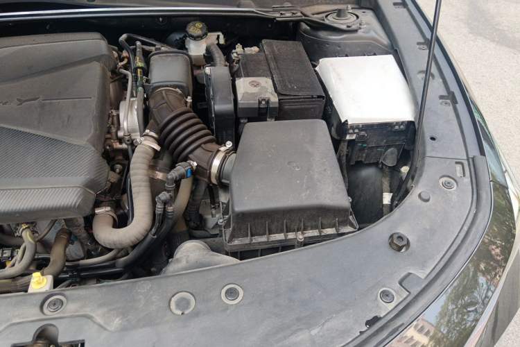 Used CHANGAN UNI-V 2023 1.5T Sport Edition Engine Bay Left
