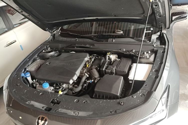 Used CHANGAN UNI-V 2023 1.5T Prestige Model Engine Bay