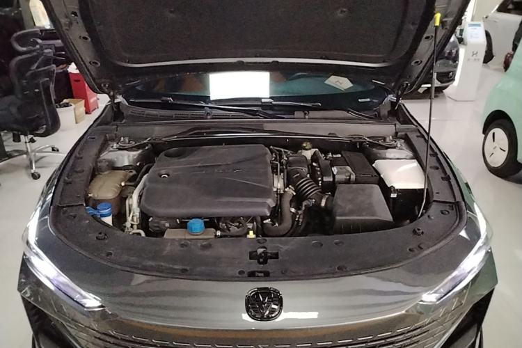 Used CHANGAN UNI-V 2023 1.5T Sport Edition Engine Bay