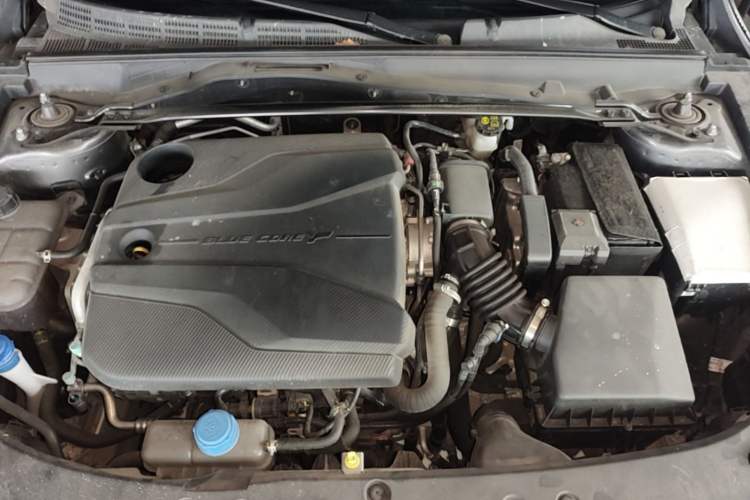 Used CHANGAN UNI-V 2023 1.5T Prestige Model Engine Bay