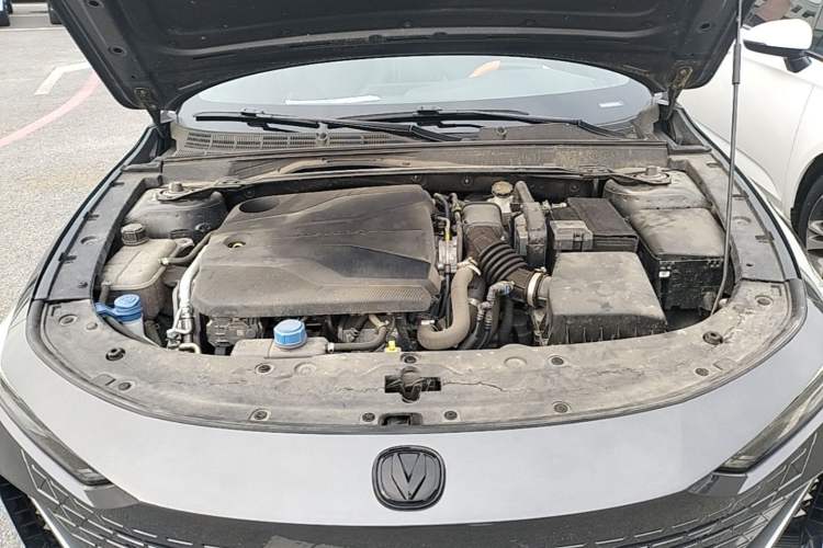 Used CHANGAN UNI-V 2023 1.5T Prestige Model Engine Bay