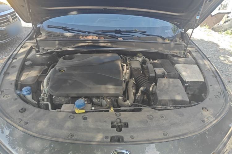 Used CHANGAN UNI-V 2023 1.5T Premium Model Engine Bay