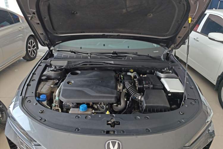 Used CHANGAN UNI-V 2023 1.5T Prestige Model Engine Bay