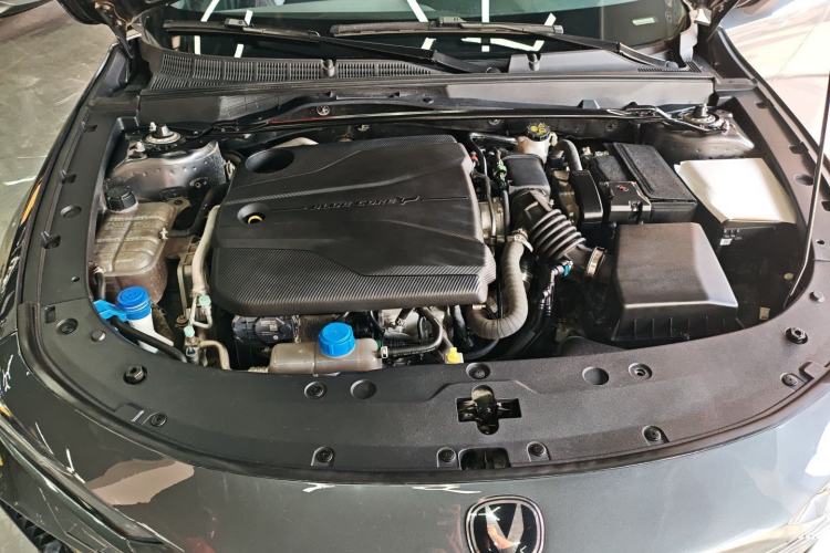 Used CHANGAN UNI-V 2023 1.5T Prestige Model Engine Bay