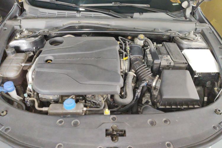 Used CHANGAN UNI-V 2023 1.5T Prestige Model Engine Bay