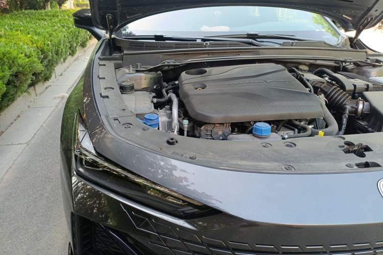 Used CHANGAN UNI-V 2023 1.5T Sport Edition Engine Bay Right