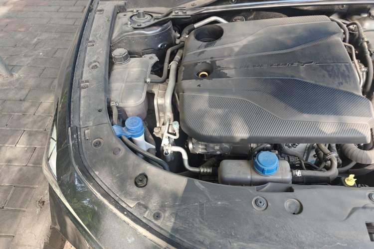 Used CHANGAN UNI-V 2023 1.5T Sport Edition Engine Bay Right