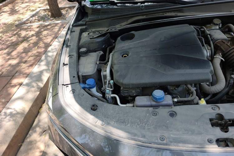 Used CHANGAN UNI-V 2023 1.5T Prestige Model Engine Bay Right