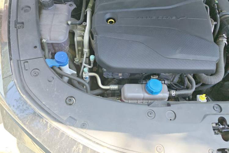 Used CHANGAN UNI-V 2023 1.5T Prestige Model Engine Bay Right