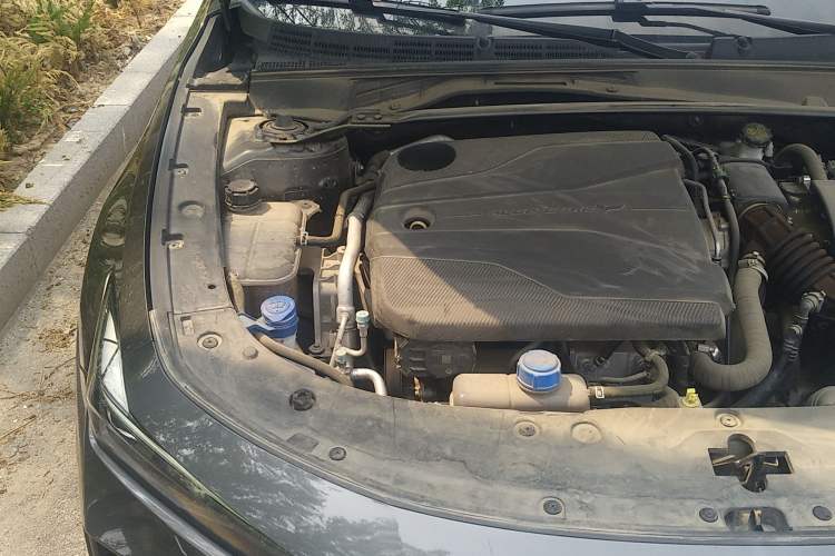 Used CHANGAN UNI-V 2023 1.5T Prestige Model Engine Bay Right