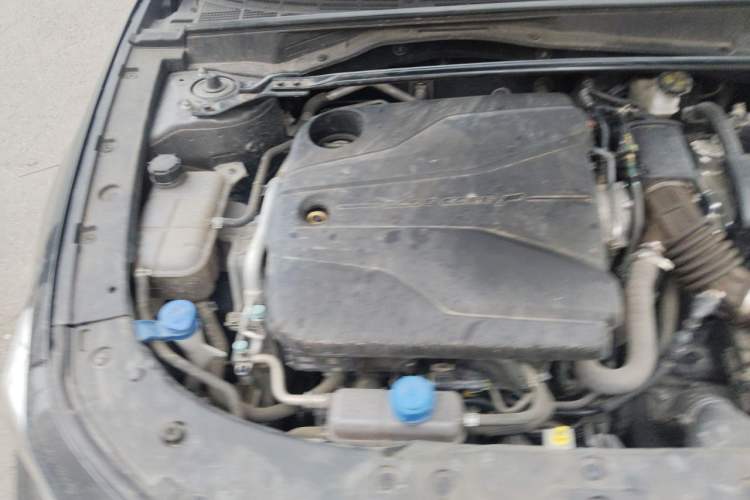 Used CHANGAN UNI-V 2023 1.5T Sport Edition Engine Bay Right