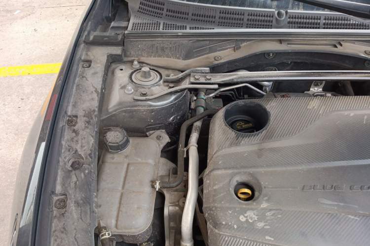 Used CHANGAN UNI-V 2023 1.5T Prestige Model Engine Bay Right