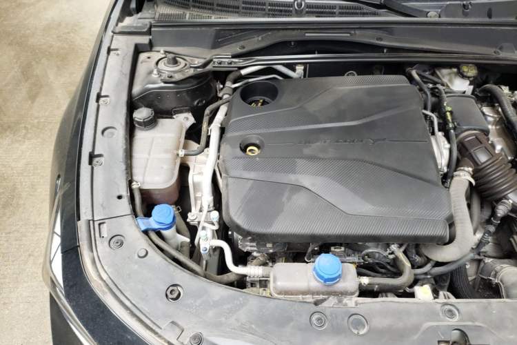 Used CHANGAN UNI-V 2023 1.5T Prestige Model Engine Bay Right