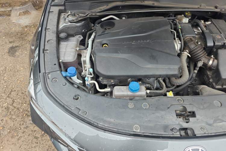 Used CHANGAN UNI-V 2023 1.5T Prestige Model Engine Bay Right
