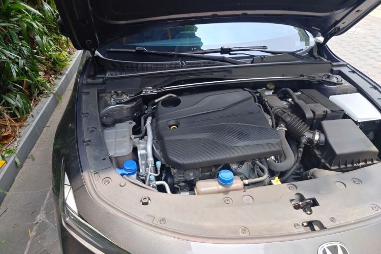 Used CHANGAN UNI-V 2023 1.5T Prestige Model Engine Bay Right