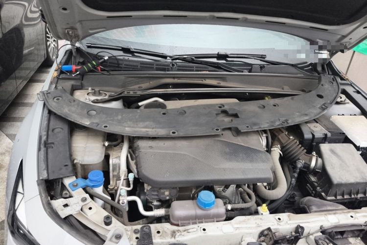Used CHANGAN UNI-V 2023 1.5T Sport Edition Engine Bay Right