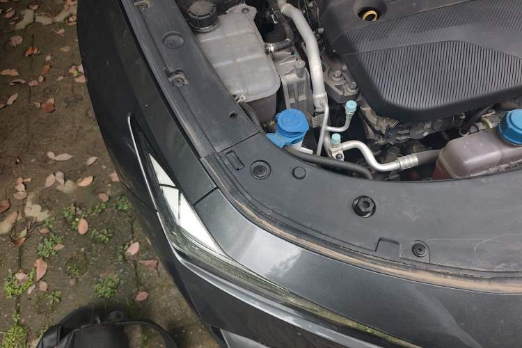Used CHANGAN UNI-V 2023 1.5T Prestige Model Engine Bay Right