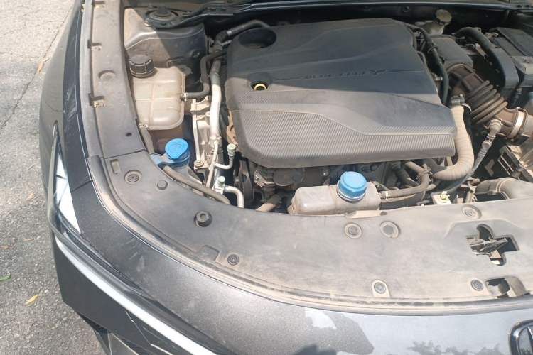 Used CHANGAN UNI-V 2023 1.5T Premium Model Engine Bay Right