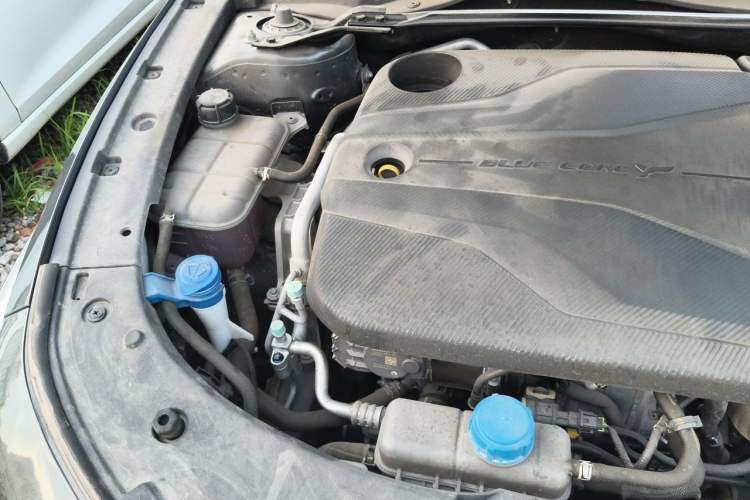 Used CHANGAN UNI-V 2023 1.5T Premium Model Engine Bay Right
