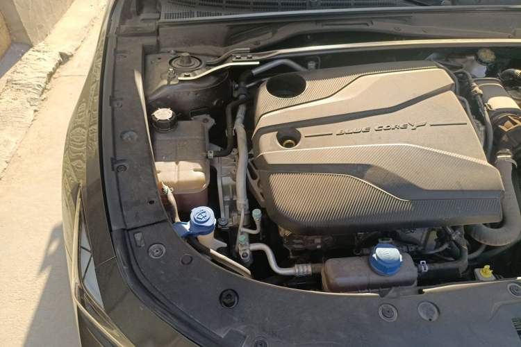 Used CHANGAN UNI-V 2023 1.5T Prestige Model Engine Bay Right