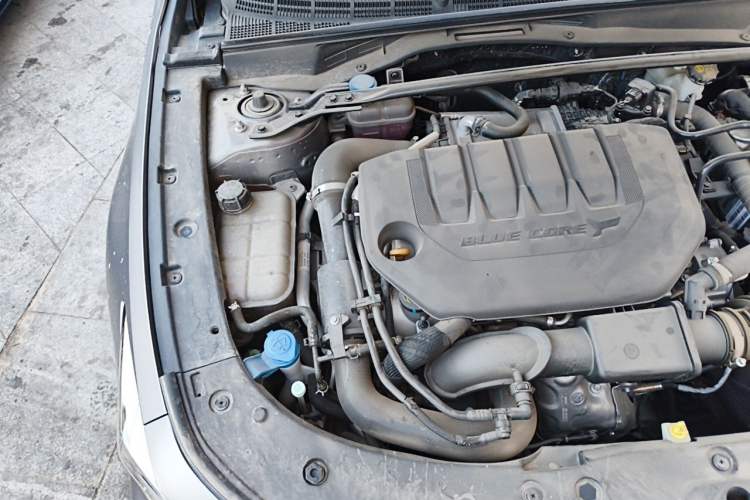 Used CHANGAN UNI-V 2023 2.0T Sport Edition Engine Bay Right