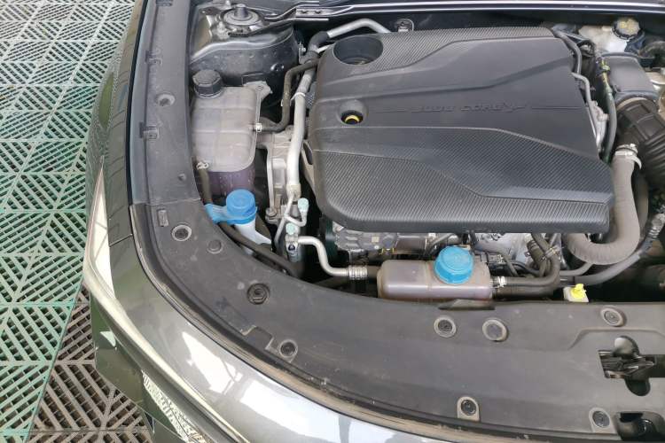Used CHANGAN UNI-V 2023 1.5T Prestige Model Engine Bay Right