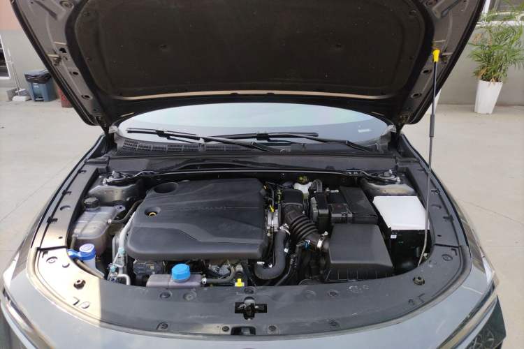 Used CHANGAN UNI-V 2023 1.5T Prestige Model Engine Bay