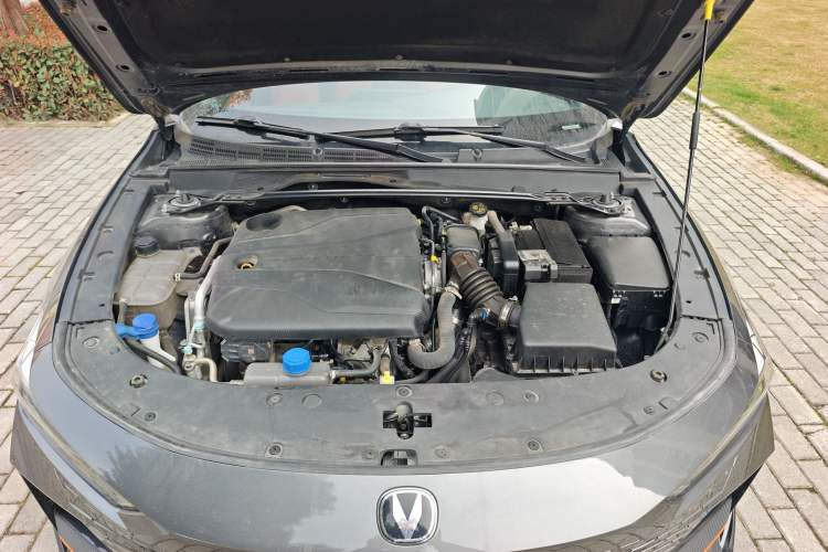 Used CHANGAN UNI-V 2023 1.5T Sport Edition Engine Bay