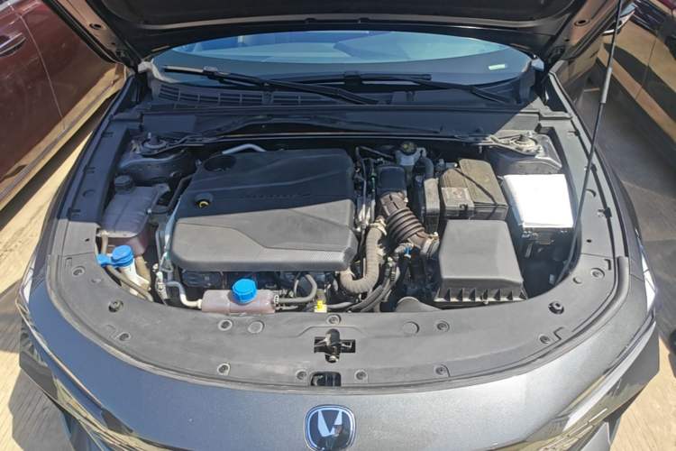 Used CHANGAN UNI-V 2023 1.5T Premium Model Engine Bay