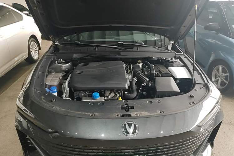 Used CHANGAN UNI-V 2023 1.5T Prestige Model Engine Bay