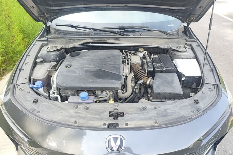 Used CHANGAN UNI-V 2023 1.5T Prestige Model Engine Bay