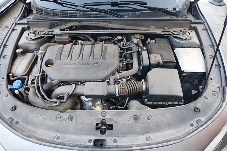 Used CHANGAN UNI-V 2023 2.0T Sport Edition Engine Bay