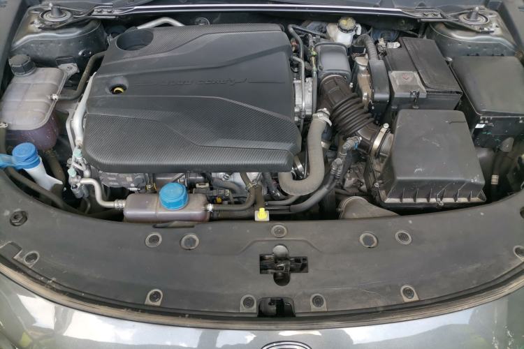 Used CHANGAN UNI-V 2023 1.5T Prestige Model Engine Bay