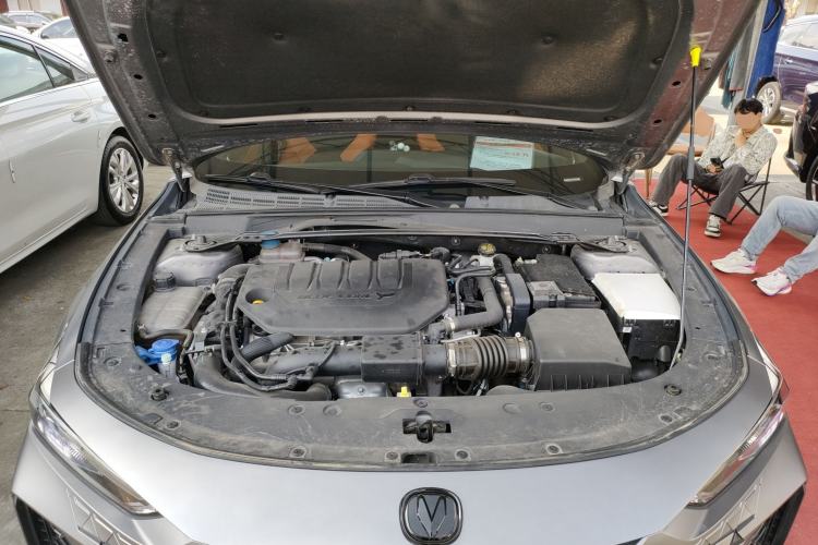 Used CHANGAN UNI-V 2023 2.0T Leading-Speed Edition Engine Bay