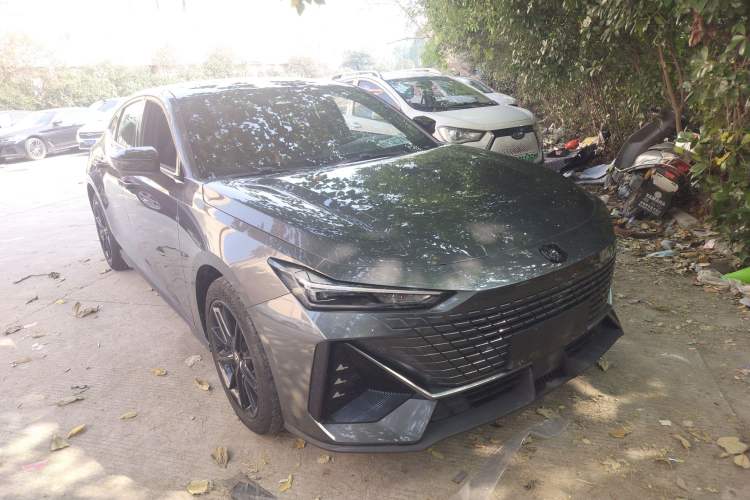 Used CHANGAN UNI-V 2023 1.5T Prestige Model Exterior 2