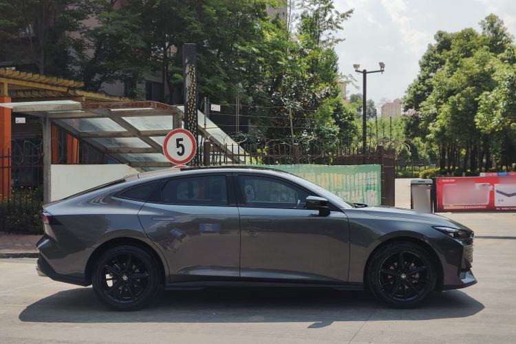 Used CHANGAN UNI-V 2023 1.5T Prestige Model Exterior 3