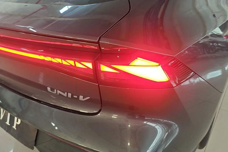 Used CHANGAN UNI-V 2023 1.5T Prestige Model Exterior 3