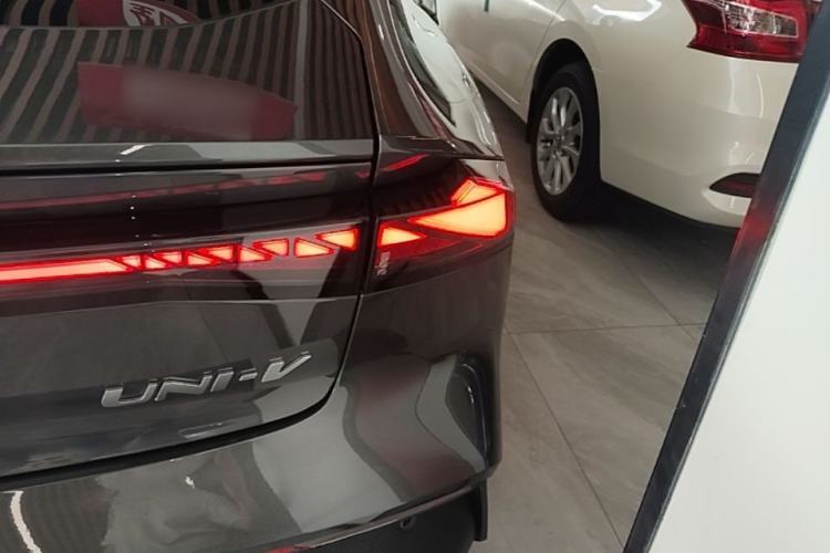 Used CHANGAN UNI-V 2023 1.5T Prestige Model Exterior 3