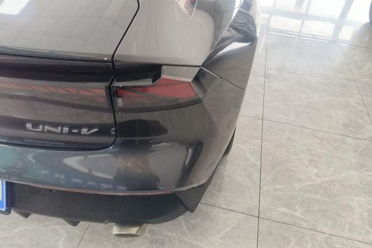 Used CHANGAN UNI-V 2023 1.5T Smart Navigation Version Exterior 3