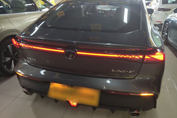 Used CHANGAN UNI-V 2023 1.5T Prestige Model Exterior 4