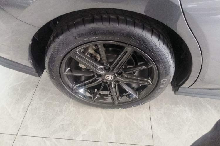 Used CHANGAN UNI-V 2023 1.5T Smart Navigation Version Exterior 5