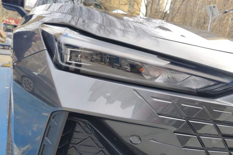 Used CHANGAN UNI-V 2023 1.5T Sport Edition Exterior 6