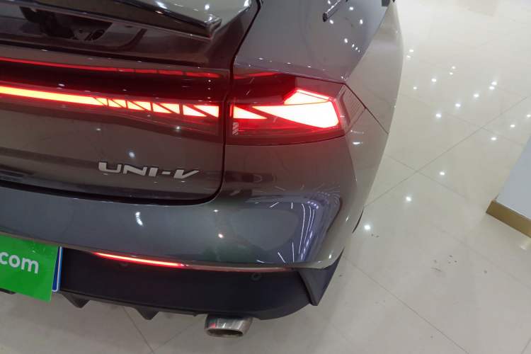 Used CHANGAN UNI-V 2023 1.5T Prestige Model Exterior 6
