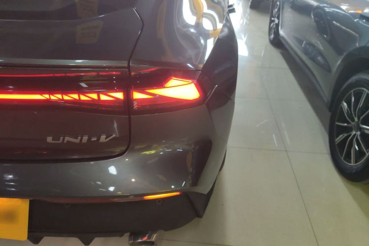 Used CHANGAN UNI-V 2023 1.5T Prestige Model Exterior 6
